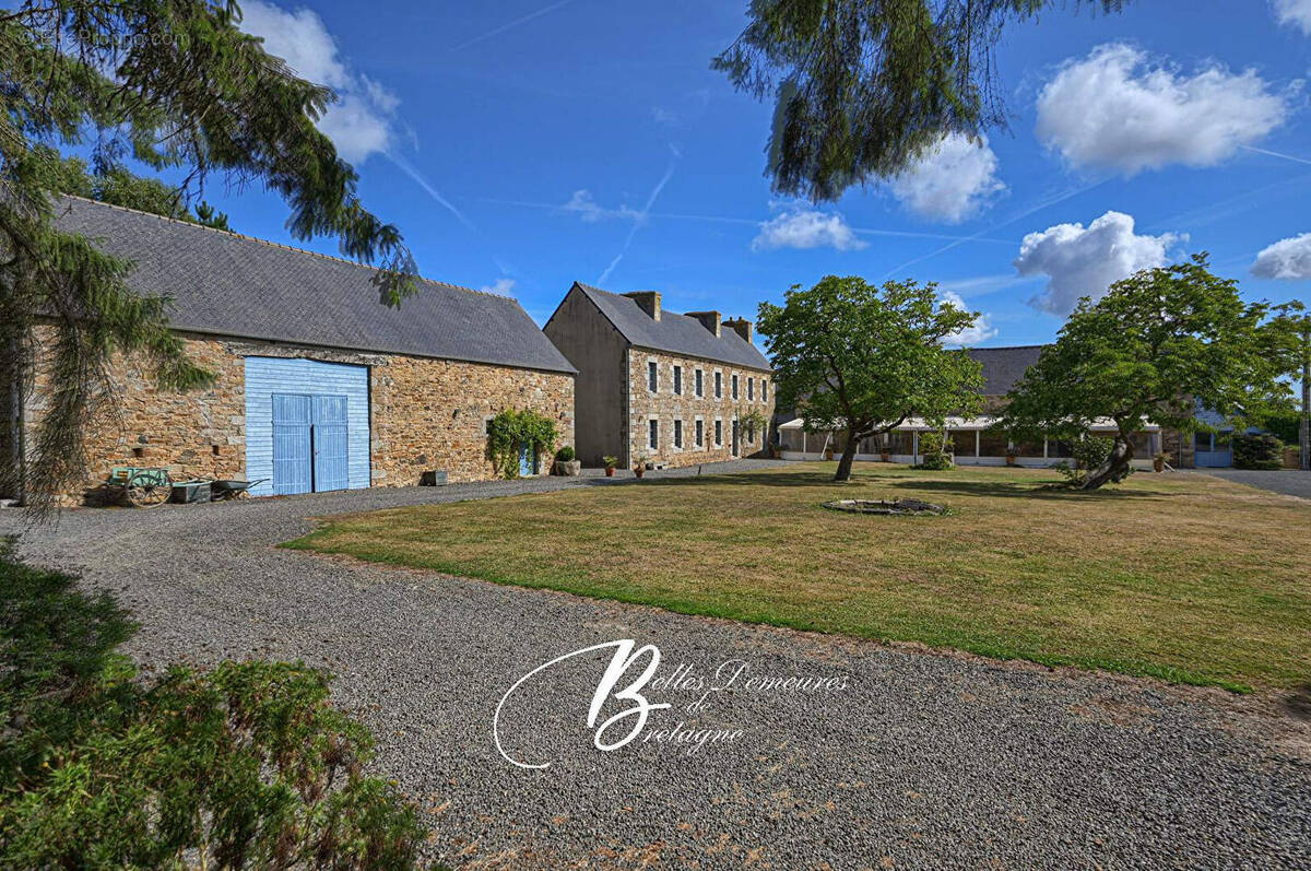 Maison 14 pièces 590 m² · à Treguier · 590 m² · 1 190 000 €