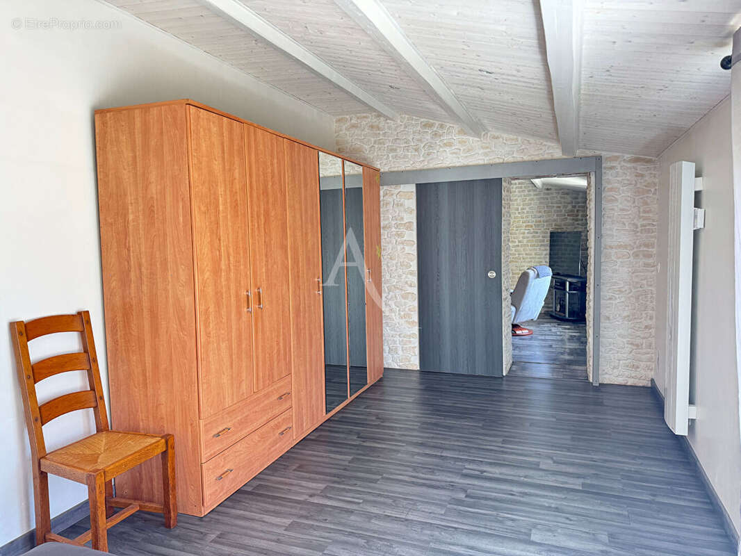 Maison à VOUILLE-LES-MARAIS