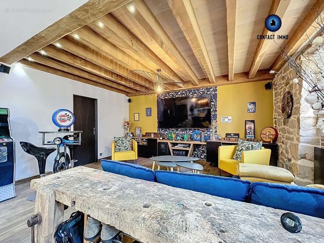 Maison à LA CHAPELLE-AUX-BROCS