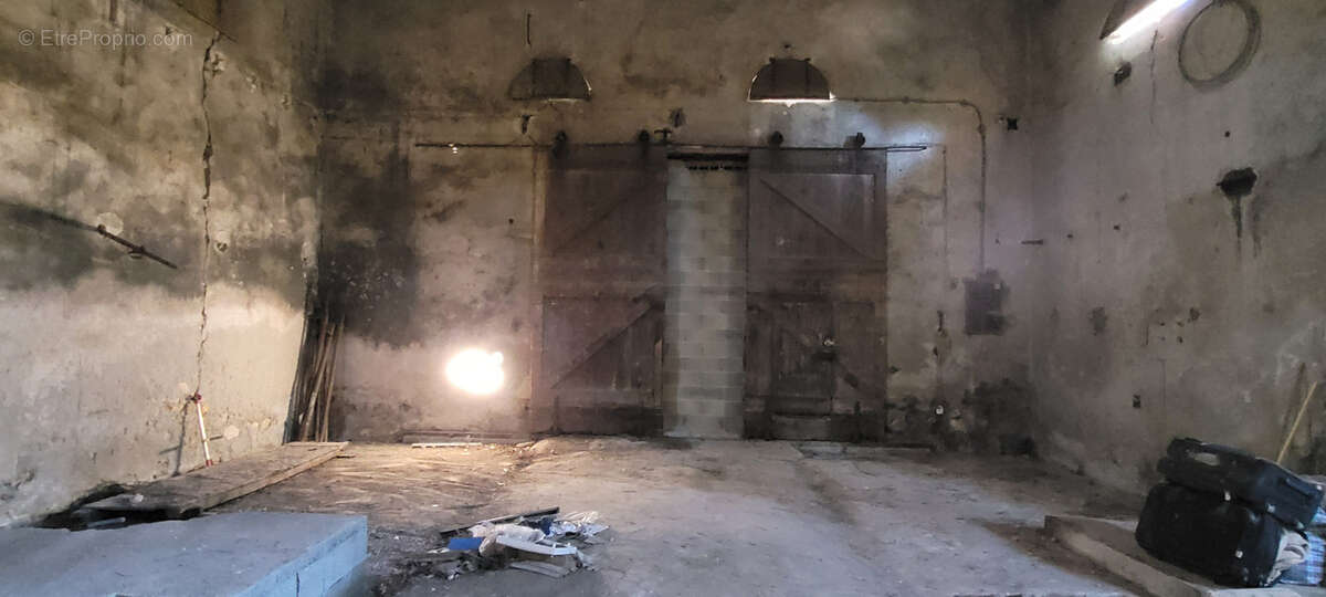 Autre à SANILHAC-SAGRIES