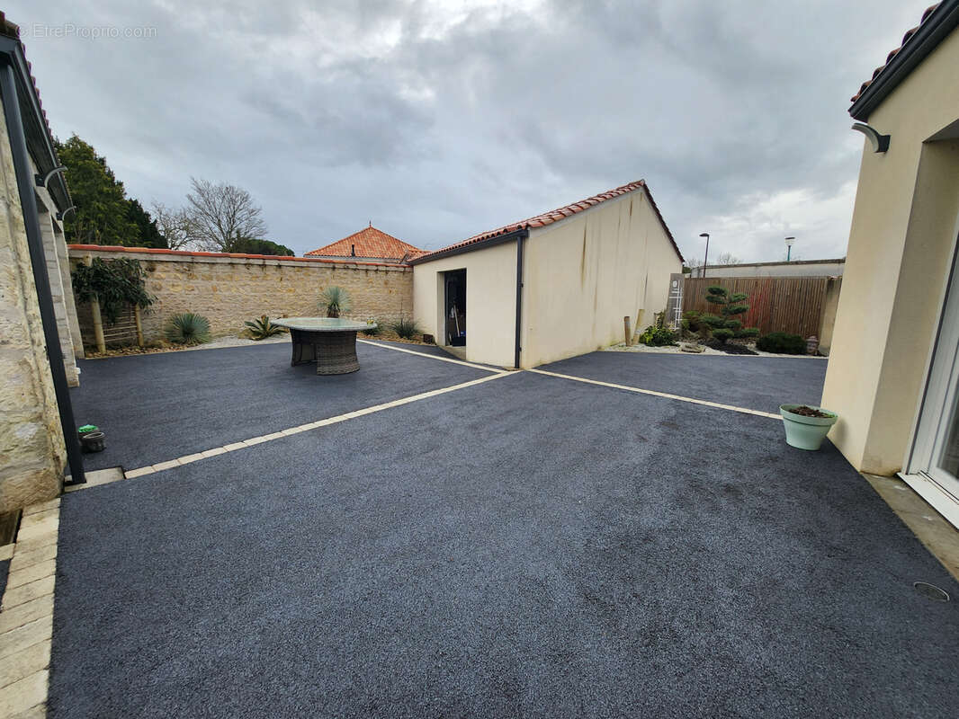Maison en pierre rénovée avec studio indépendant, piscine et grand garage - photo 5