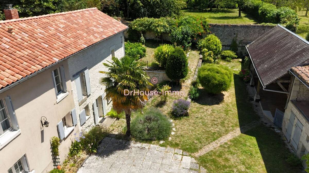 Maison à MONTS-SUR-GUESNES