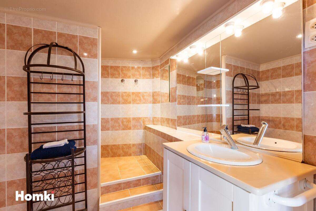 Maison à VILLENEUVE-LES-MONTREAL