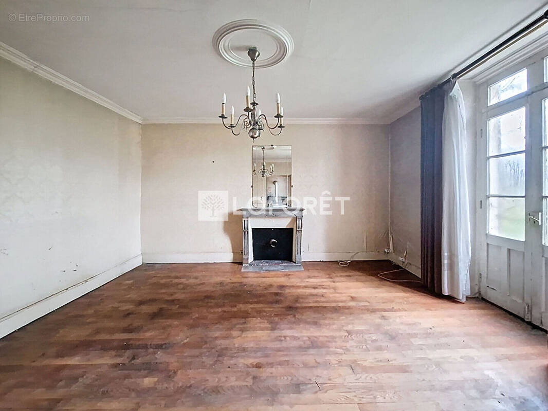 Maison à DAMPIERRE-SUR-SALON