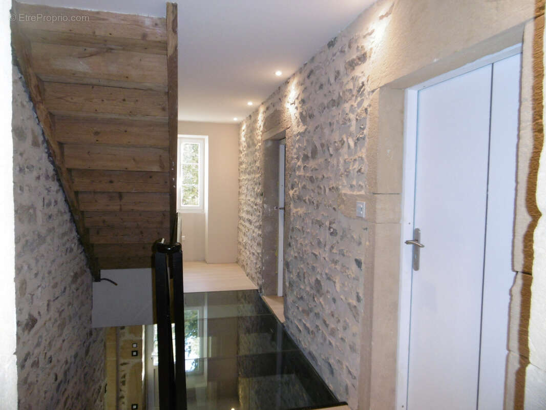 Maison à SAINT-CHRISTOPHE-EN-BRIONNAIS