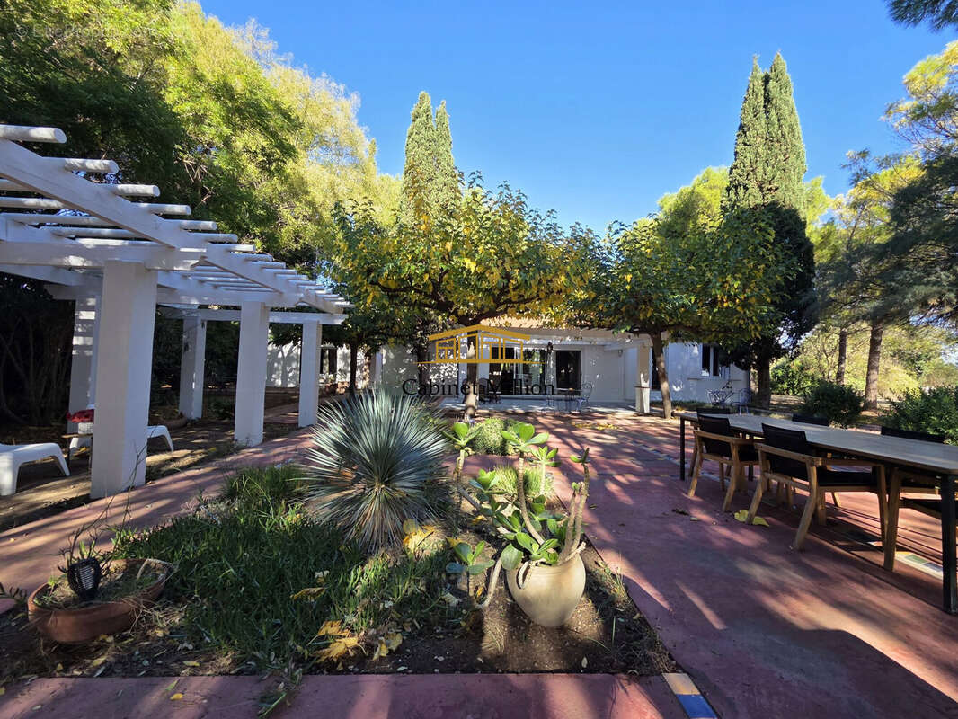 Maison à VIC-LA-GARDIOLE