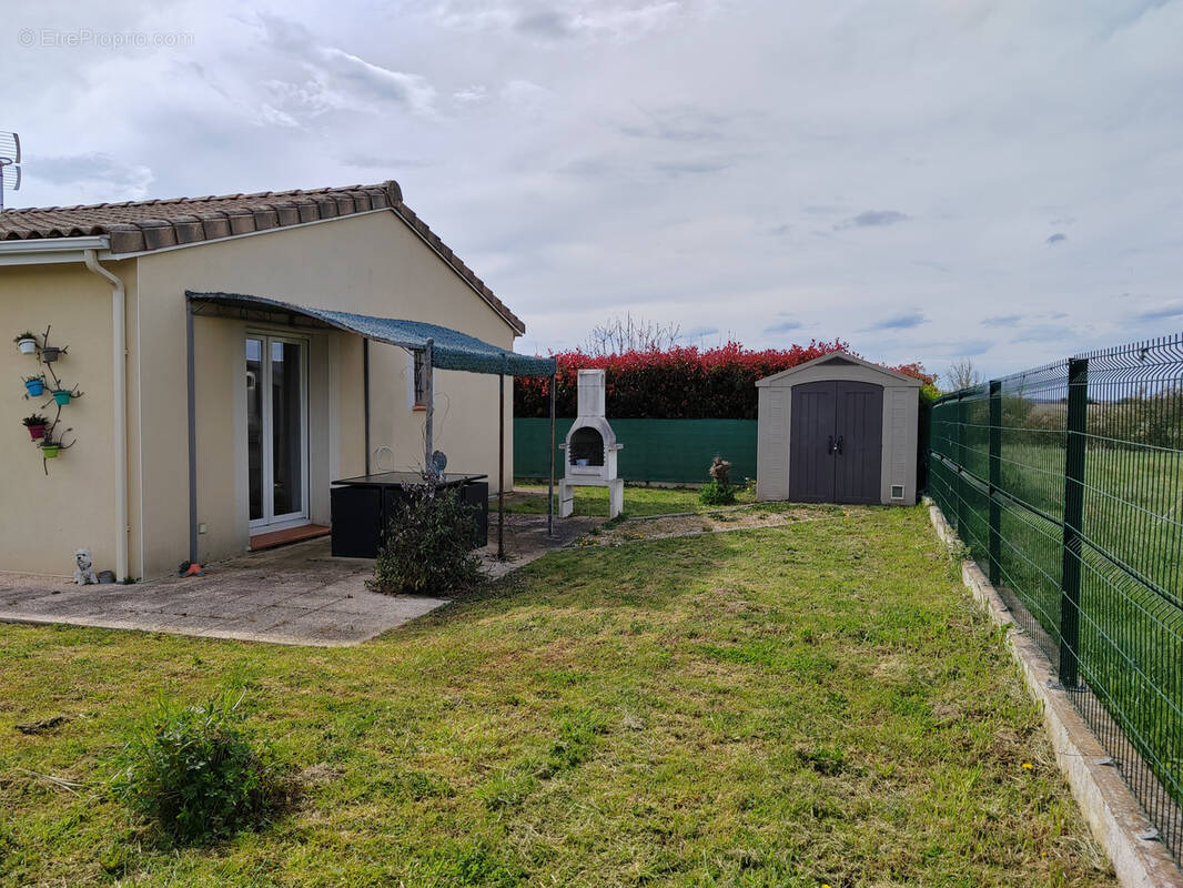 Maison à SAINT-CLAR-DE-RIVIERE