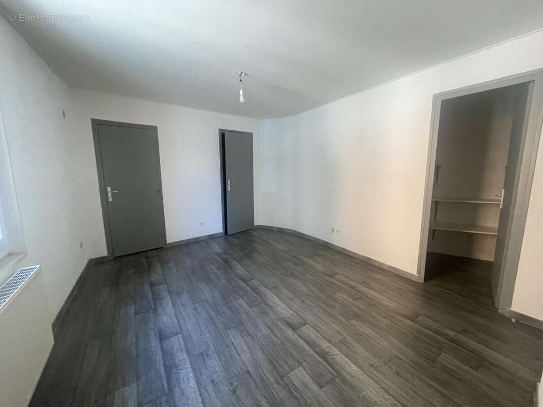 Appartement 69 m² à Saint-Georges-Les-Bains  - photo 6