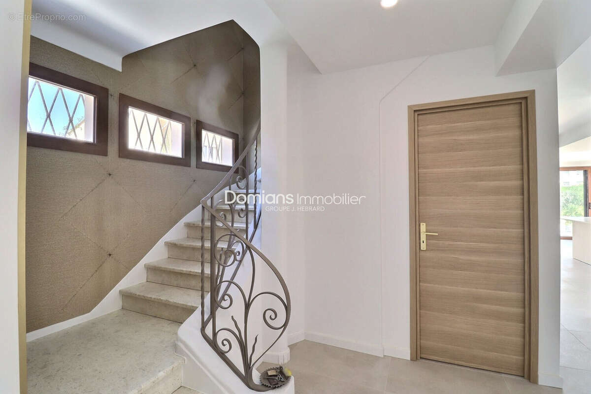Maison 200 m² à Saint-Cyprien  - photo 9