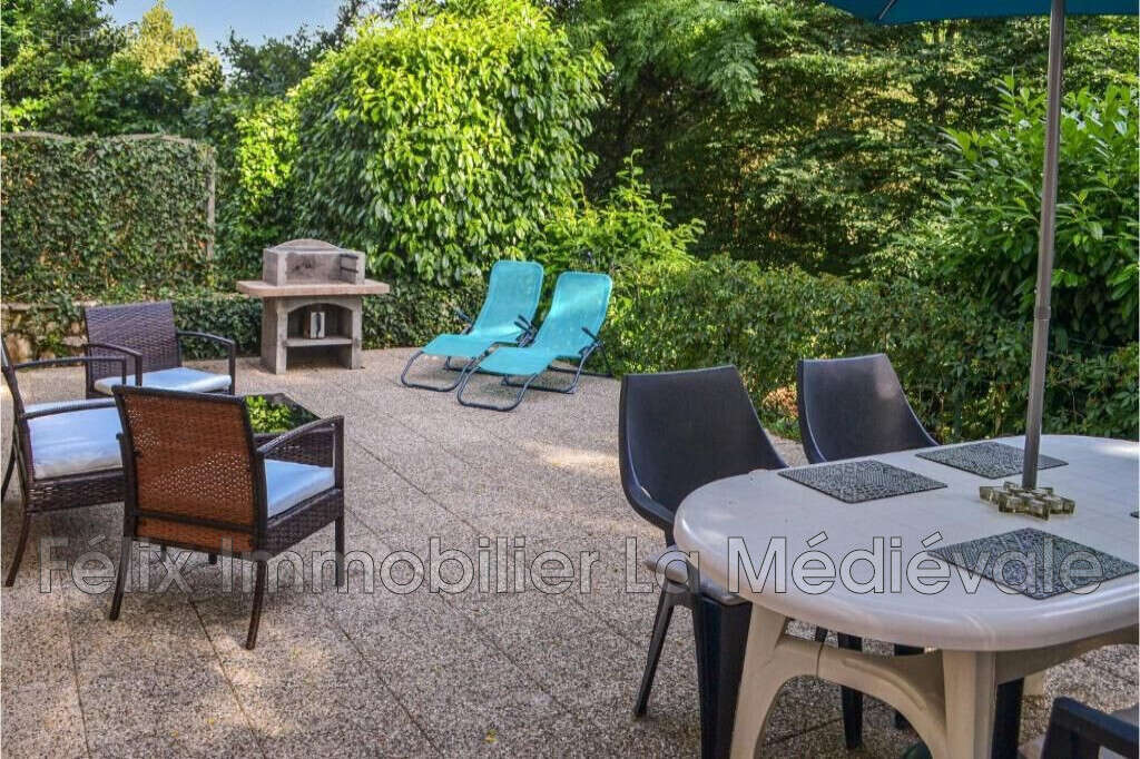 Maison 185 m² à Vitrac  - photo 2