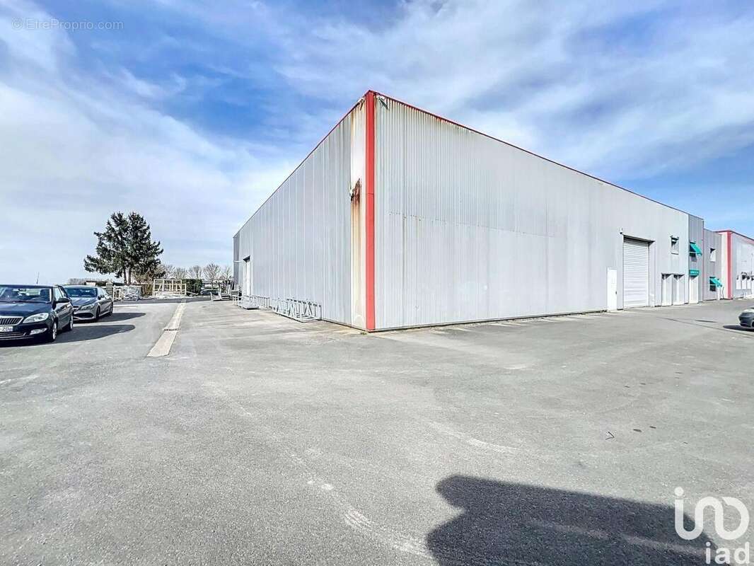 Photo 2 - Commerce à CHEVRY-COSSIGNY