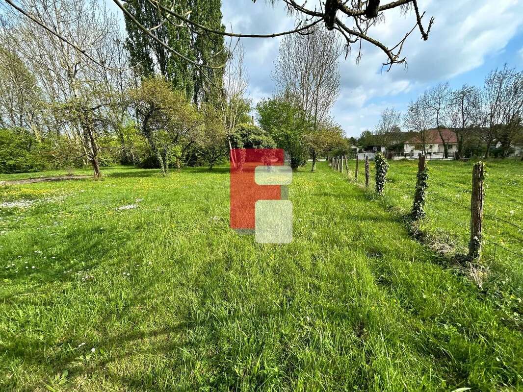 Terrain à SAINT-PHAL