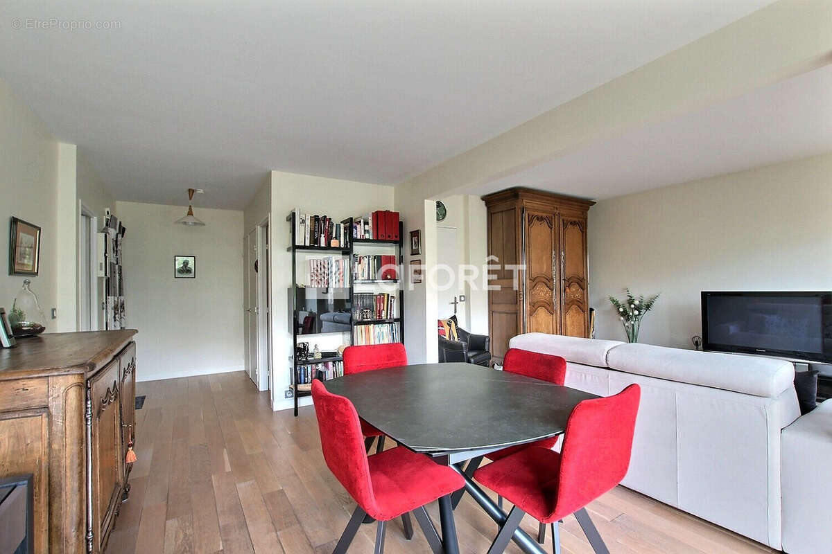 Appartement à COURBEVOIE