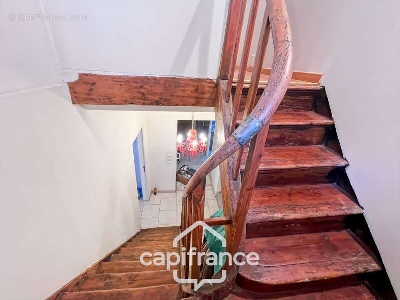 Maison à vendre 6 pièces HYERES (83) - Charme de l'ancien - 4 chambres - 200m2 habitables - Piscine - possibilité 2 appartements - photo 7