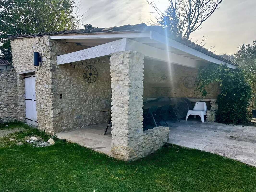 Maison à MONTELIMAR