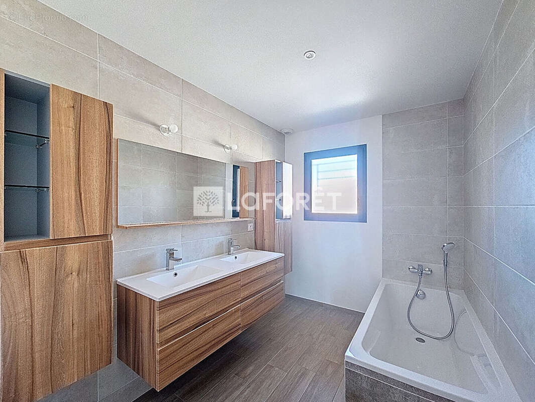 Maison à SAINT-CYPRIEN