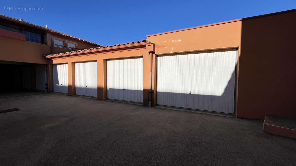 Grand garage sécurisée - photo 2