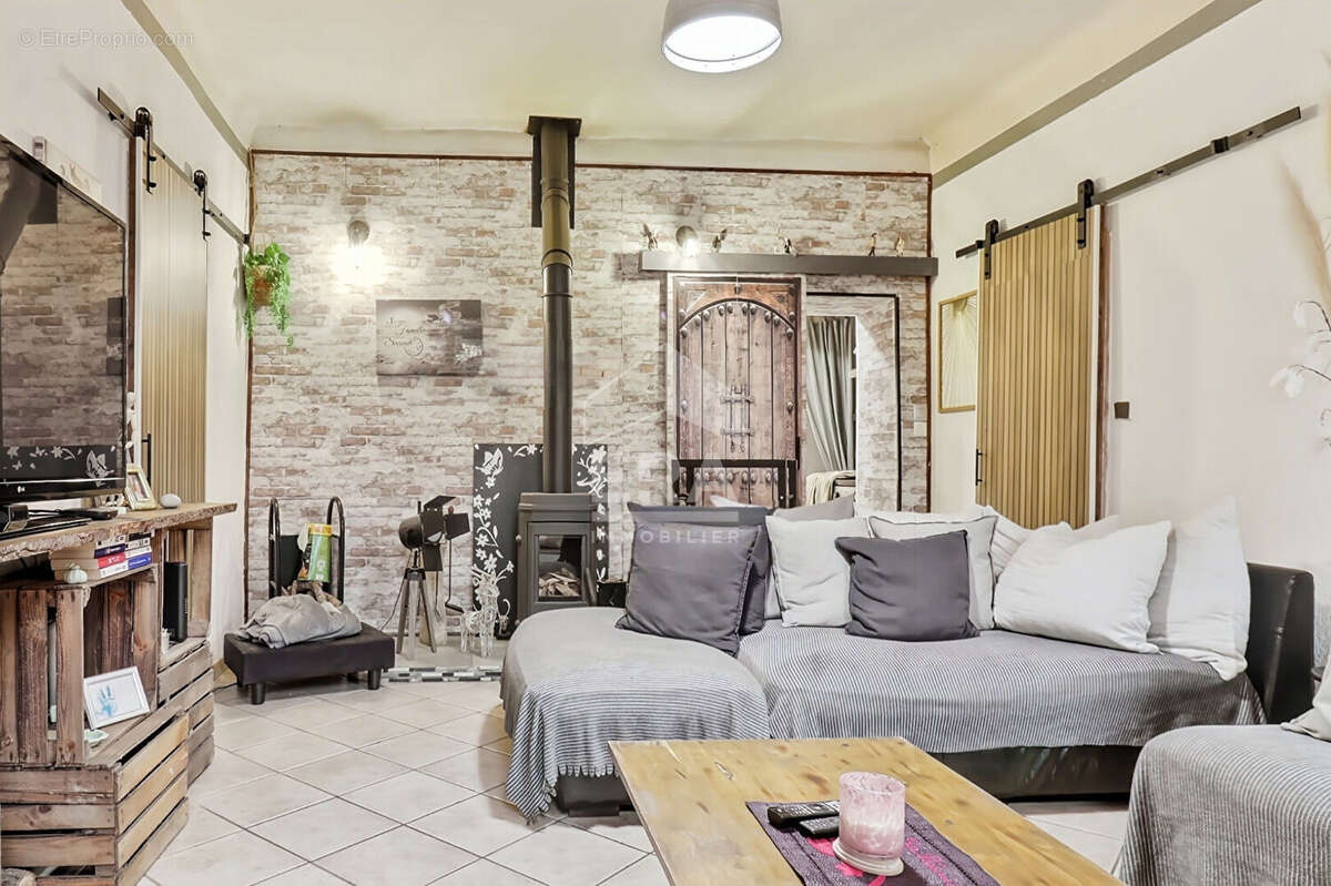 Appartement à MARSEILLE-4E