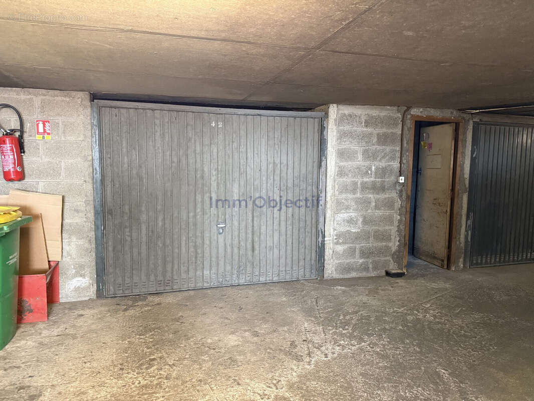 Parking à PARIS-12E