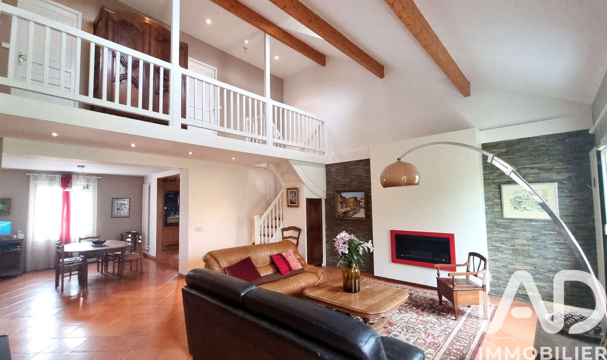 Photo 2 - Maison à VILLENEUVE-LE-ROI