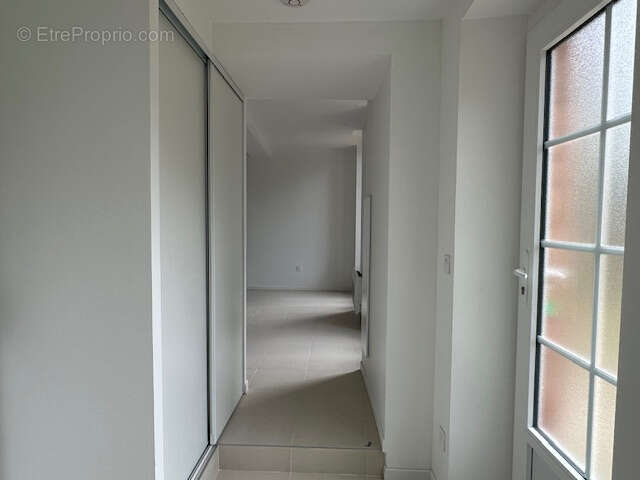 Appartement T2 entièrement rénové en rez de jardin dans résidence fermée. - photo 10