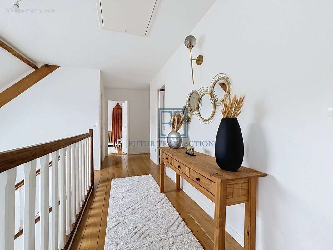 Maison spacieuse et moderne avec piscine à Élancourt Village - photo 7