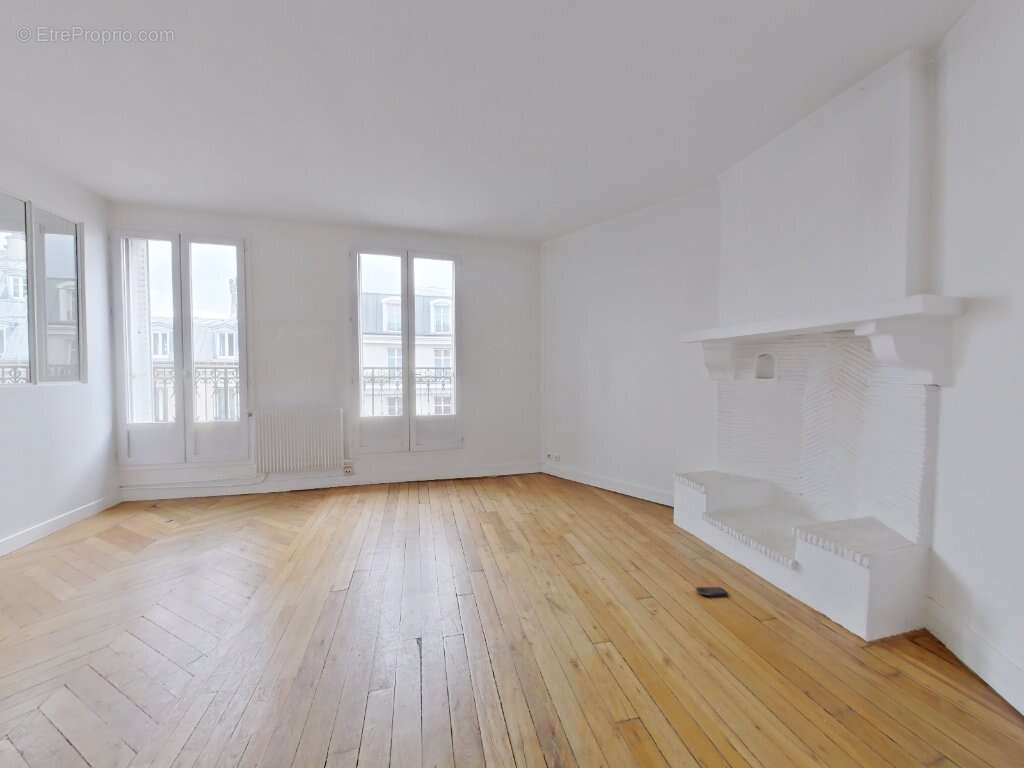 Appartement à PARIS-10E