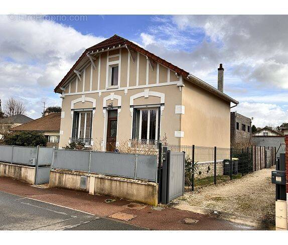 Maison à BRIE-COMTE-ROBERT