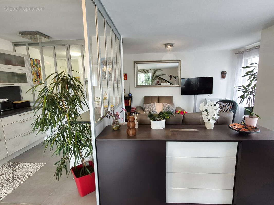 Appartement à COLLONGES-SOUS-SALEVE