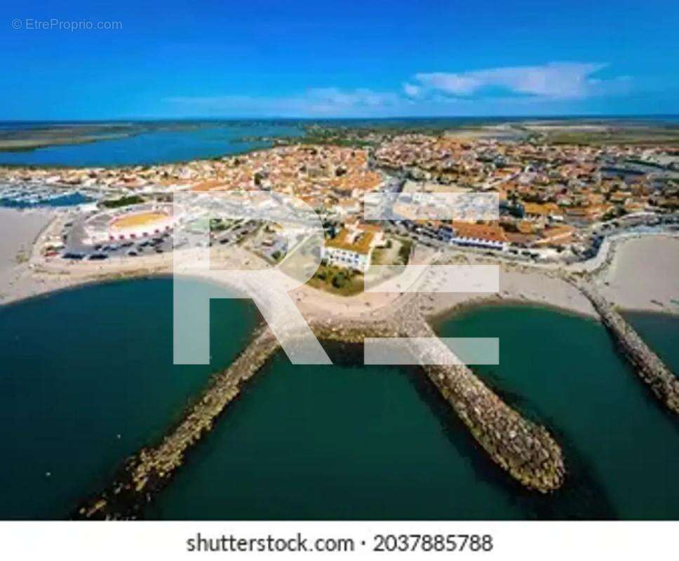 Commerce à SAINTES-MARIES-DE-LA-MER