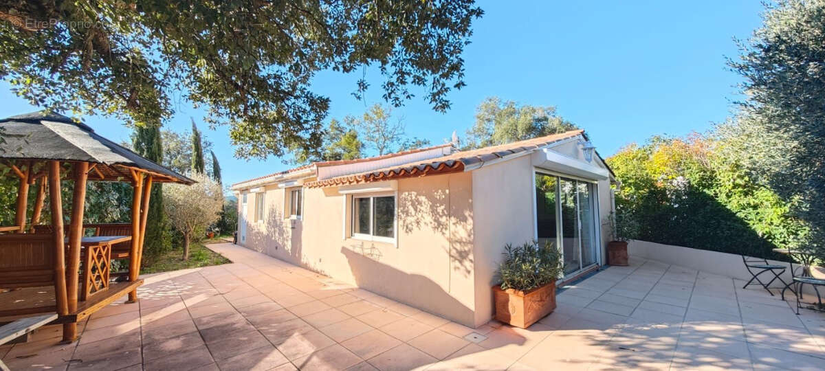 Maison à ROQUEBRUNE-SUR-ARGENS