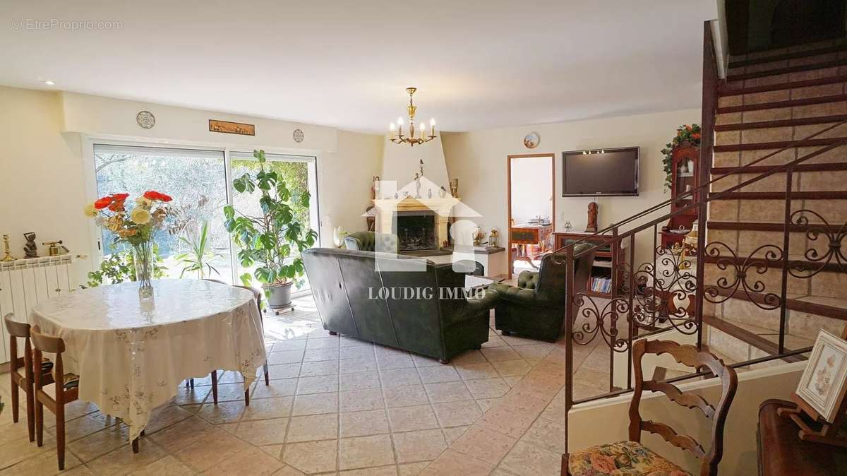 Maison à TOURRETTES-SUR-LOUP