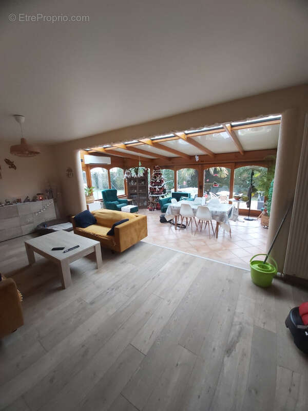 Maison à LA QUEUE-LES-YVELINES