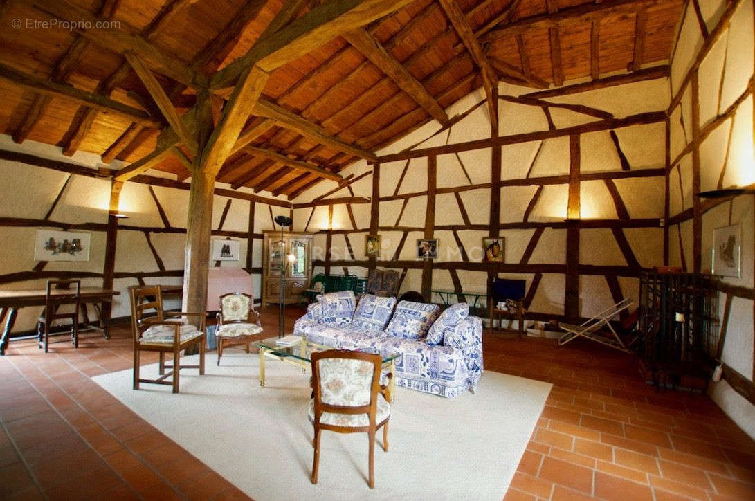 Maison à SAINT-TRIVIER-DE-COURTES