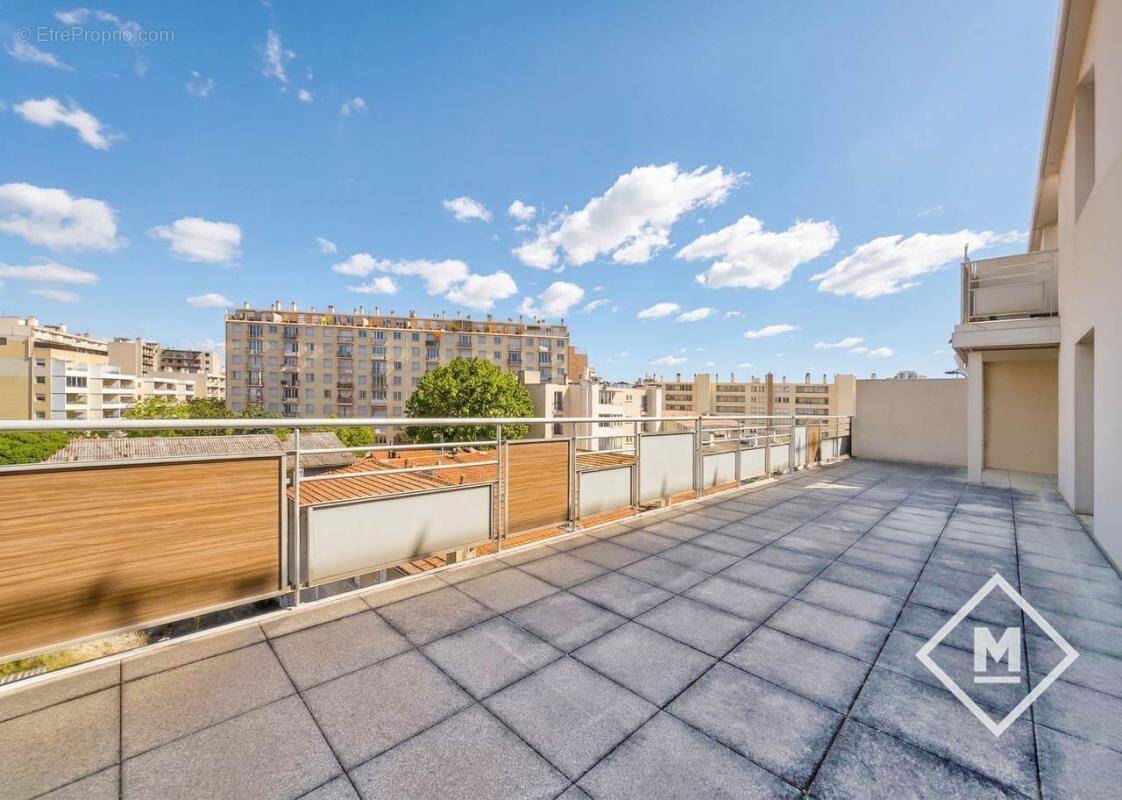 Appartement à MARSEILLE-4E