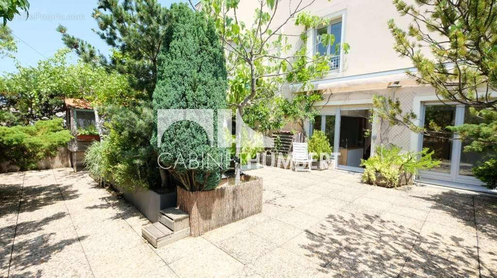 Appartement 113 m² à Saint-Etienne  - photo 2