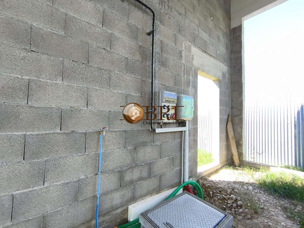 Commerce à LA FRETTE