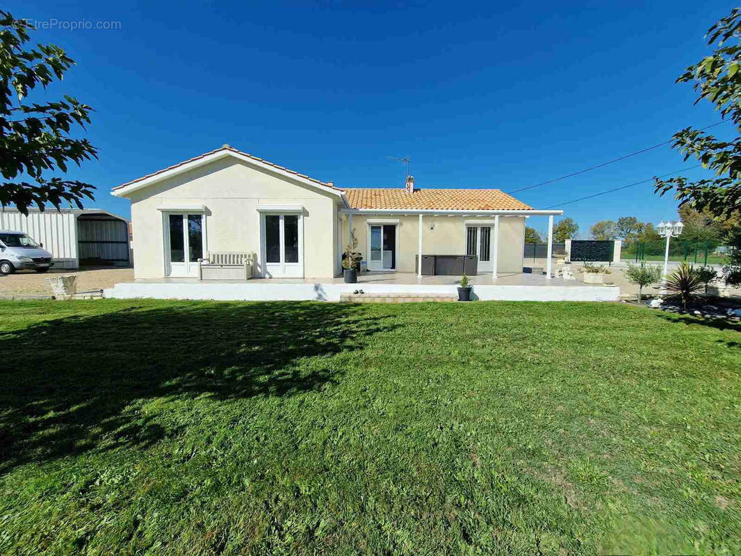 Maison à LA LANDE-DE-FRONSAC