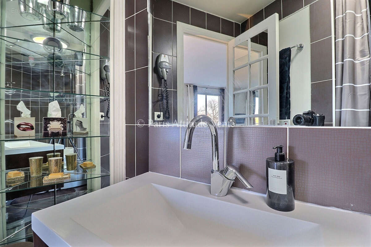 Appartement à PARIS-16E
