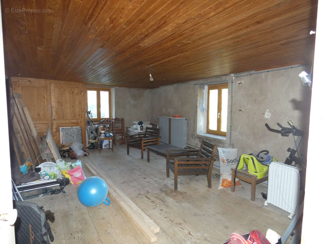 À Aranc, grande maison à vendre avec AGENCE IMMOBILIÈRE COLIN - photo 9