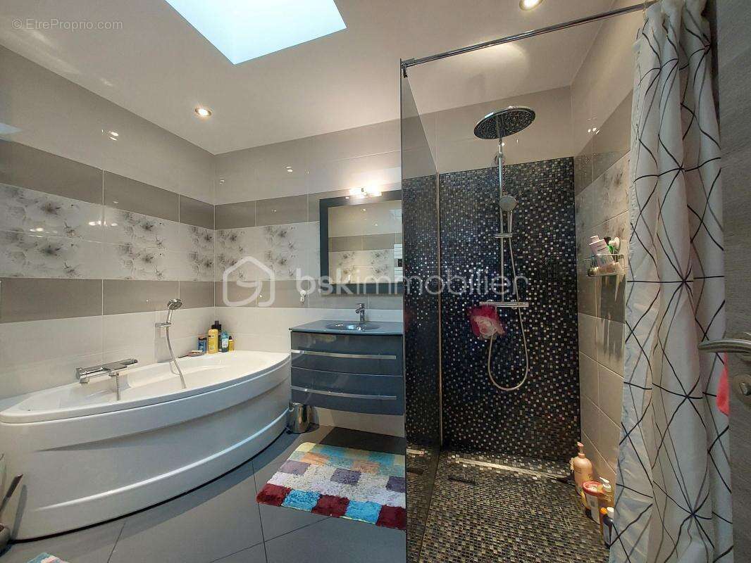 Maison à PONT-DU-CHATEAU