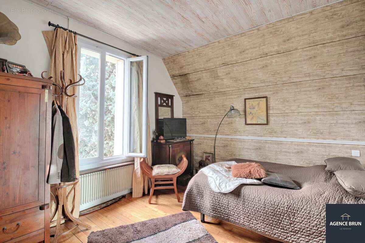 Maison à SAINT-MAUR-DES-FOSSES