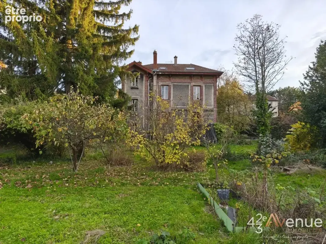 Appartement à LE CHAMBON-FEUGEROLLES