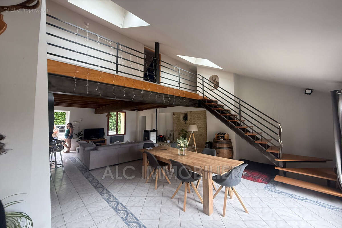 Maison 168 m² à Pizieux  - photo 4