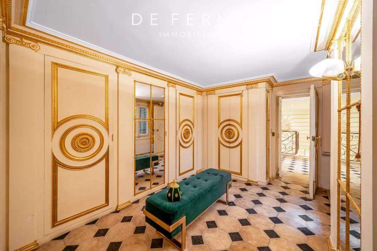 Appartement à PARIS-1E