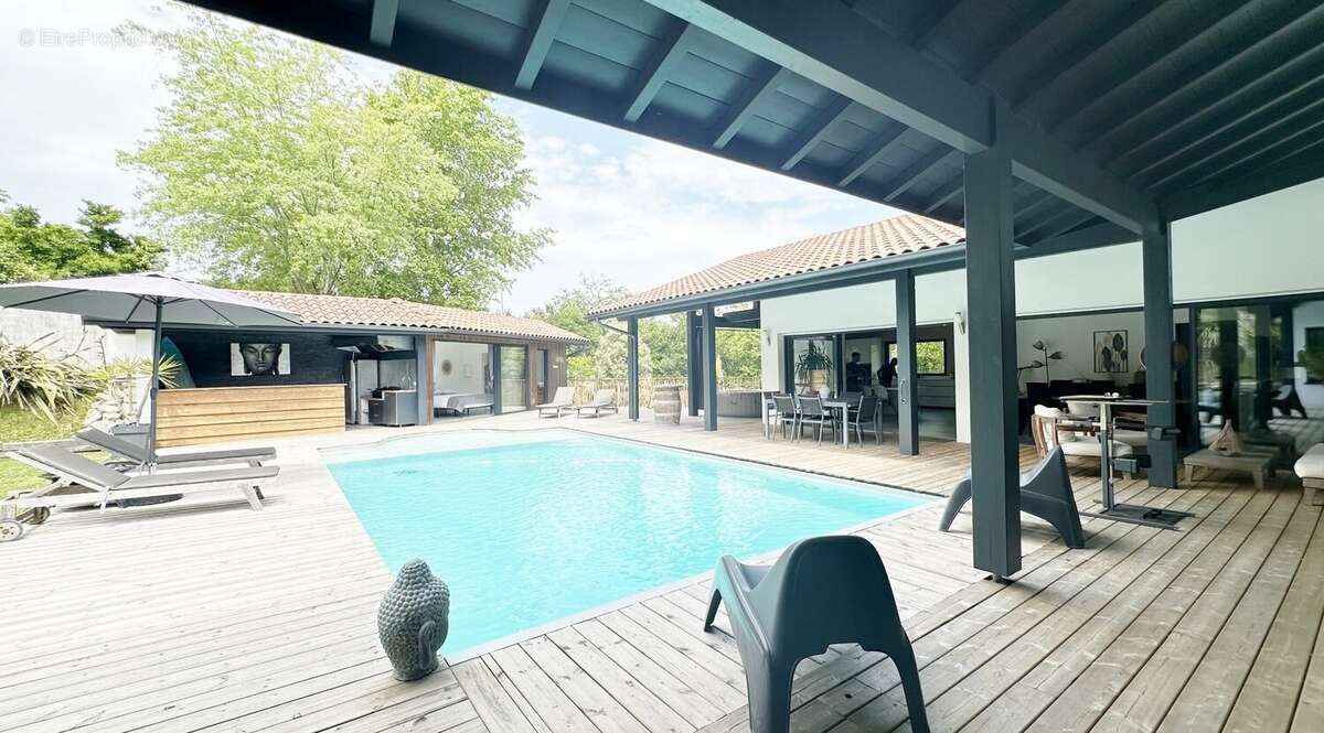 Villa d'architecte de type t8 de 220 m2 dont un appartement de 46 m2 avec piscine - photo 4