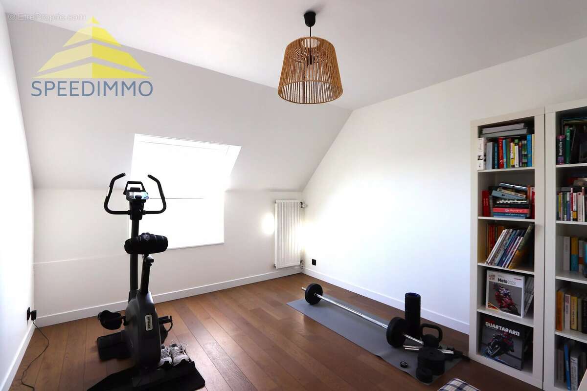 Maison à MANDRES-LES-ROSES