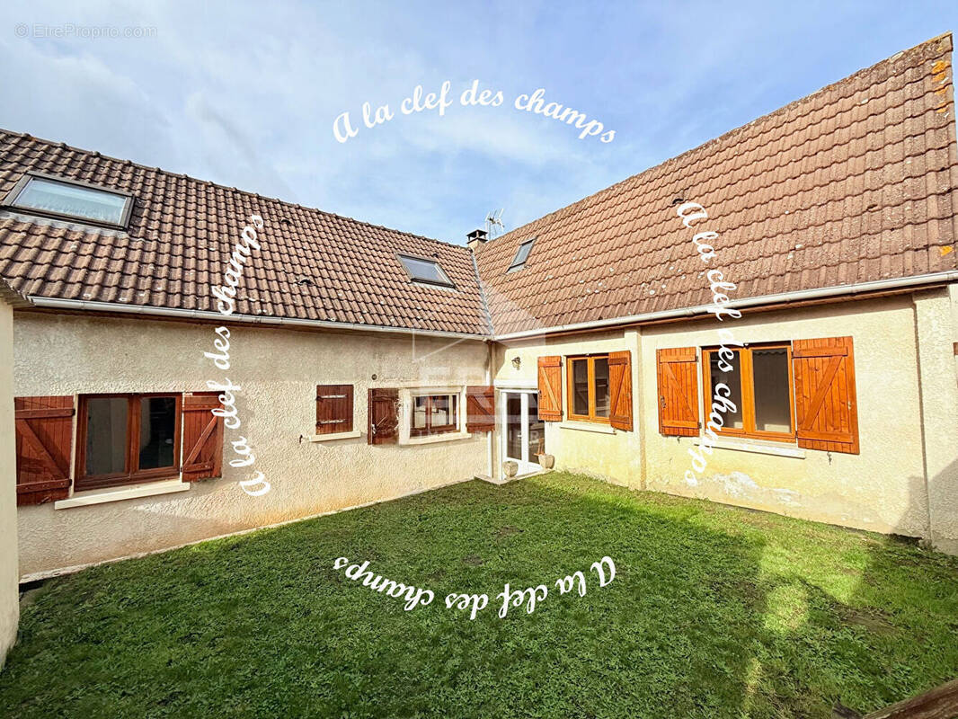Maison à GOMETZ-LE-CHATEL