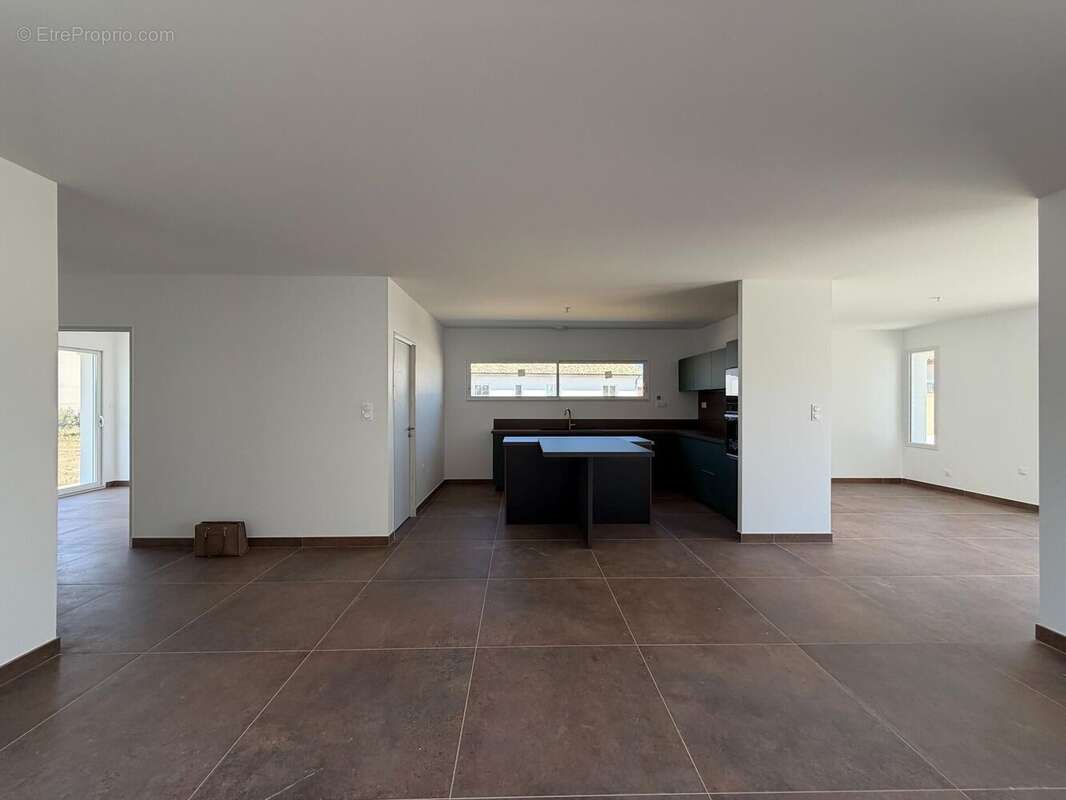 Maison 149 m² à Saint-Martin-Petit  - photo 4
