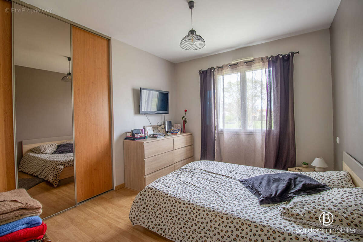 Maison à CHATEAUNEUF